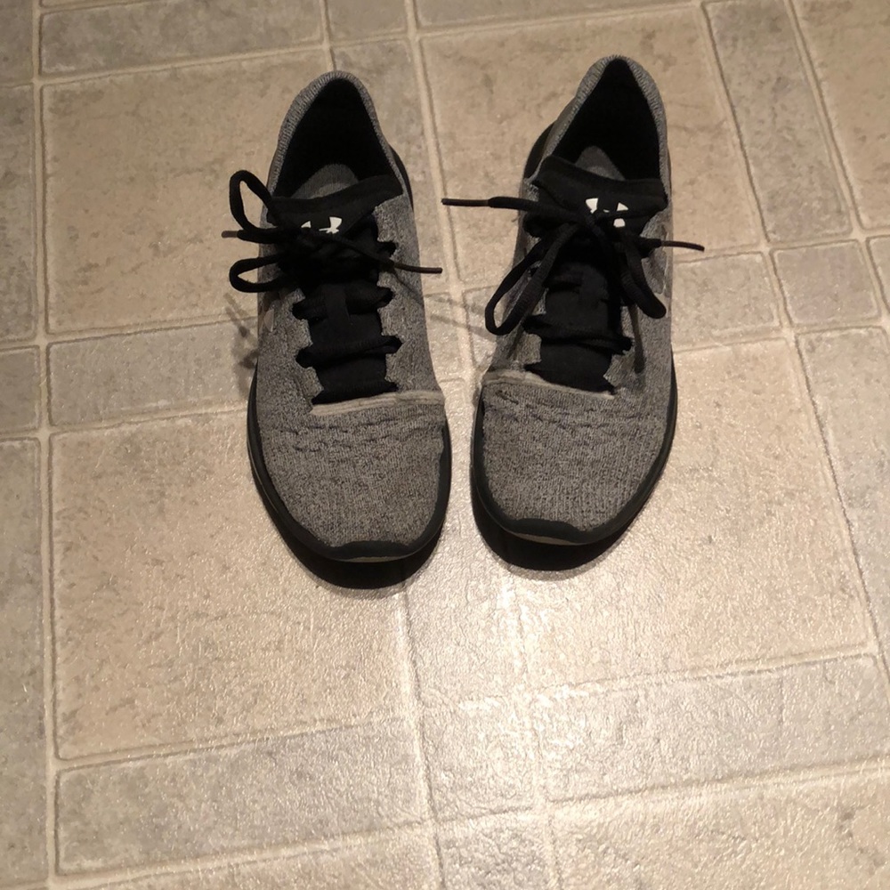 Under Armour tennis shoes